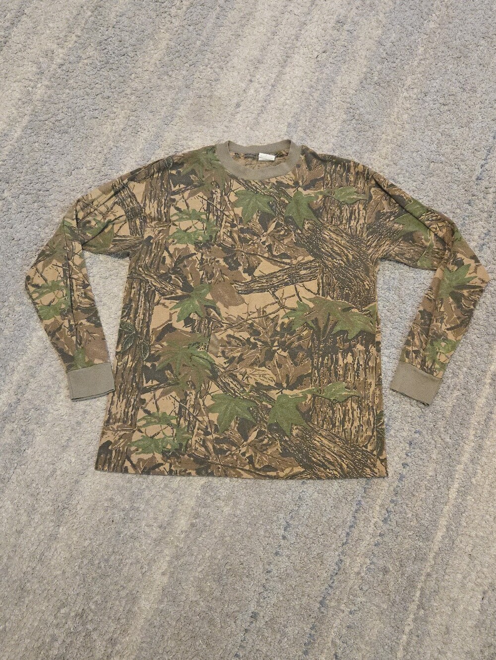 Vintage Kiwi Manufacturing Realtree Camo Long Sleeve Shirt